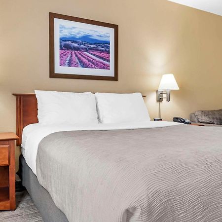 Quality Inn Airport Moncton Zewnętrze zdjęcie